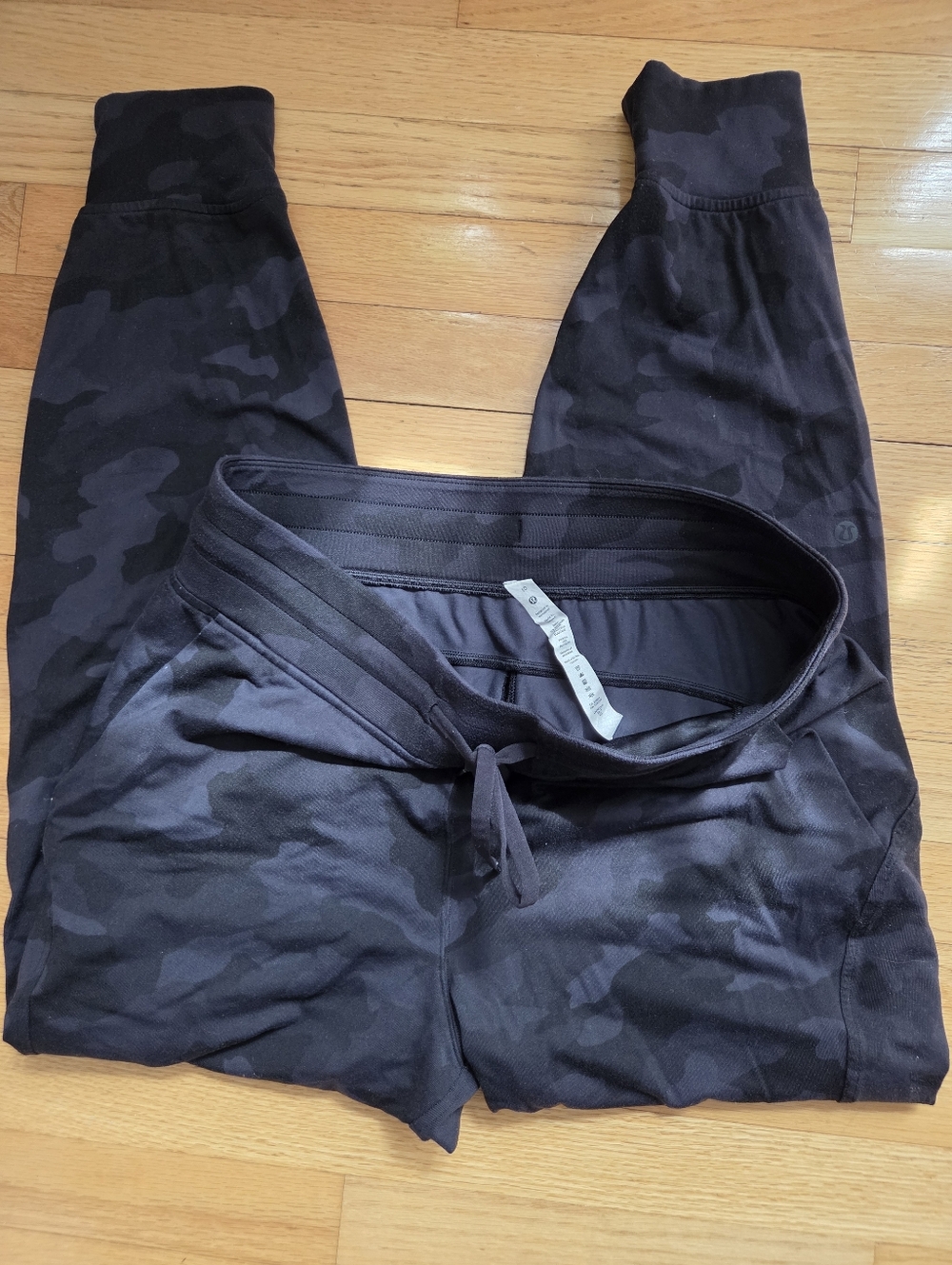 WOMENS LULULEMON BLACK/GRAY PATTERN WITH POCKETS ATHLETIC PANTS SIZE 10 (M)